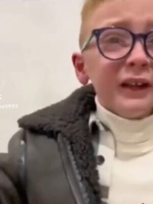 Emma Marrone Instagram - Ho messo su il pigiama di flanella natalizio ed ĆØ avvenuto il miracolo!!
Non me lo aspettavo da Babbo Natale ..
Ringrazio tutti gli elfi š§ ā¤ļø