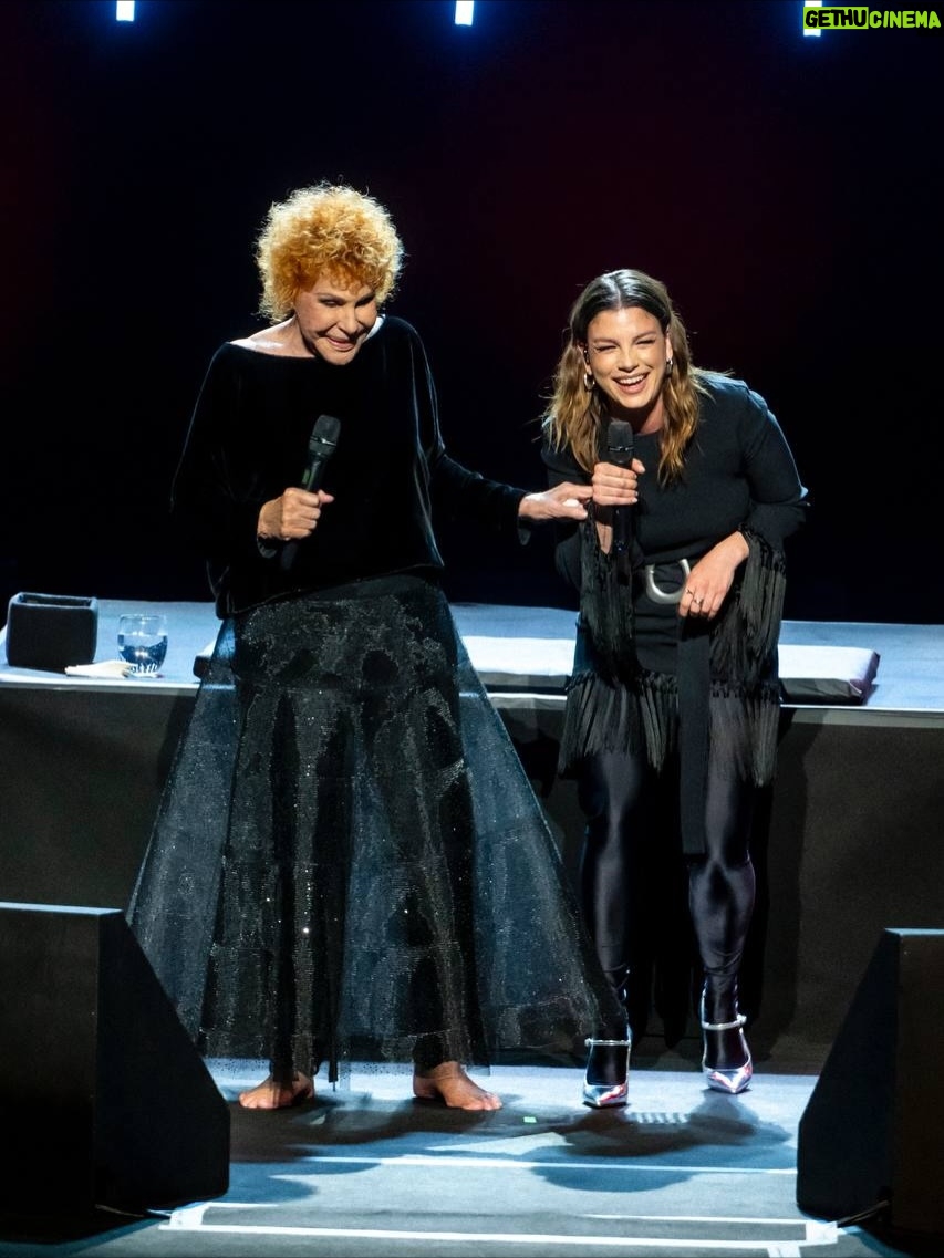 Emma Marrone - 289.3K Likes - Ciao Ornella..
Non trovo le parole per descrivere tutto ciò che sei stata per me .. 
so solo che mi mancherai infinitamente 
Mi mancheranno le nostre telefonate 
I nostri discorsi sui “maschi”
Mi mancherà il tuo risotto ..
Il modo dolce con cui mi davi i bacini sulle guance..
Ma quelle come te non vanno via per sempre ..
Non andranno mai via ..

Ciao Orny .. al prossimo appuntamento ❤️
Ti amo.