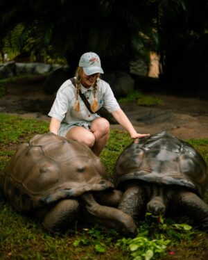 Emma Watkins Instagram - Meerkat Monday is just the start of our adventures @australiazoo 🫶🏽🥹 Very fortunate to spend time here with our beautiful team, experiencing what the Irwin’s and their crew have nurtured for so many people to be inspired by and in turn give back to wildlife everywhere 🫶🏽