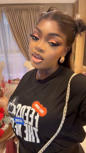 Eniola Badmus Instagram - #eniolabadmusfeedstheneedy
Make up by @beckyglam_studio
Hair styled by @pojan_studio
