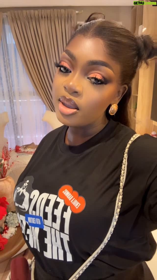Eniola Badmus - 113.1K Likes - #eniolabadmusfeedstheneedy 

Make up by @beckyglam_studio 

Hair styled by @pojan_studio