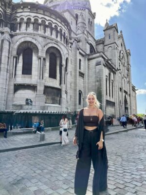 Enise Ütük Instagram - 2025’in son aylarından güzel anlar 🤗✨🥳💞 🙏🏻

“Bugün yaşadığın her şey, bir zamanlar dilediğin şeylerin sonucudur.”
-Marcus Aurelius