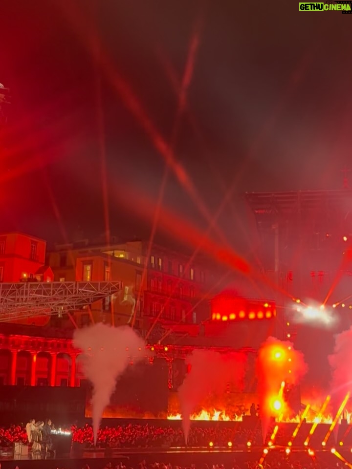 Enrica Guidi - 3.5K Likes - Una serata magica a @xfactoritalia! 
Uno spettacolo incredibile di luci, colori e voci straordinarie.
È sempre uno show unico!

Make-up/Hair @alessia_riccardo