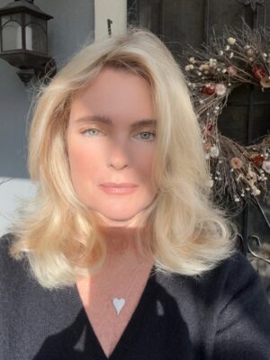 Erika Eleniak Instagram - Happiest New Year! These are some favorite pics from 2025. May your 2026 be Blessed, Prosperous, Healthy and Happy!
#2026
#happynewyear
#blessed