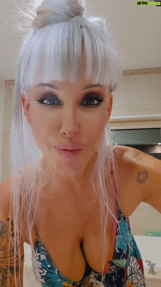 Erika de Sautu Riestra - 4.2K Likes - Feliz Año 2026 para todos !! Los abrazo !!❤️❤️❤️🥂