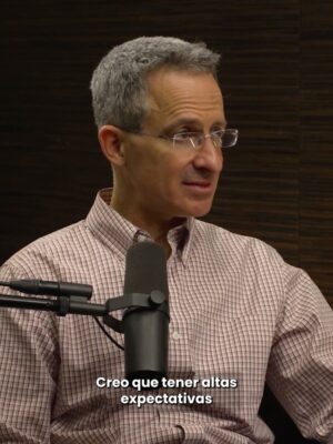 Erika de la Vega Instagram - La esperanza también se aprende❤️🩹
Y qué mejor manera de hacerlo que escuchando testimonios de personas que dedican su vida a cultivarla @mariacorinamachado @drjoedispenza @fragacarlos @danielhabif @talhappier ♥️
Aquí te dejo herramientas para mantener la esperanza #EnDefensaPropia 🫶🏻
Comenta QUIERO y te envío el link de la playlist.