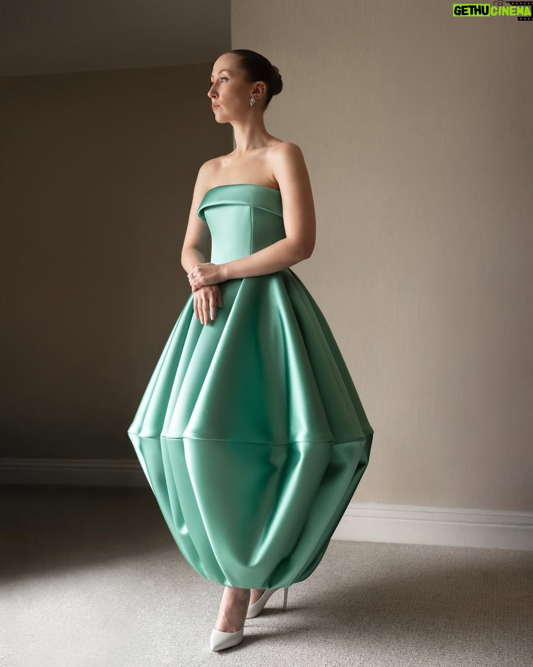 Erin Doherty - 8.8K Likes - Critics Choice 2026

Wearing @louisvuitton 
Hair @claraleopard 
Makeup @nikkideroest 
Styling @nellkalonji 
Photography @parkburrphoto 
@nicolasghesquiere 
@publiceyecomms
