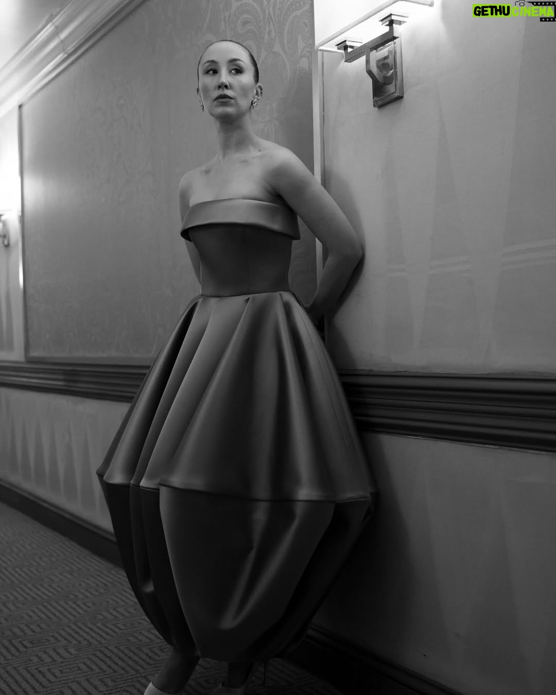 Erin Doherty - 8.8K Likes - Critics Choice 2026

Wearing @louisvuitton 
Hair @claraleopard 
Makeup @nikkideroest 
Styling @nellkalonji 
Photography @parkburrphoto 
@nicolasghesquiere 
@publiceyecomms