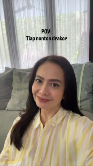 Ersa Mayori Instagram - Absen dulu yang lagi TERKIYONG-KIYONG juga! Aku ngga sendirian kan? 🤩