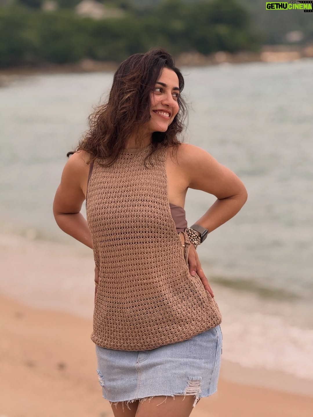 Esha Kansara - 48.1K Likes - Thailand fits 🥲💃