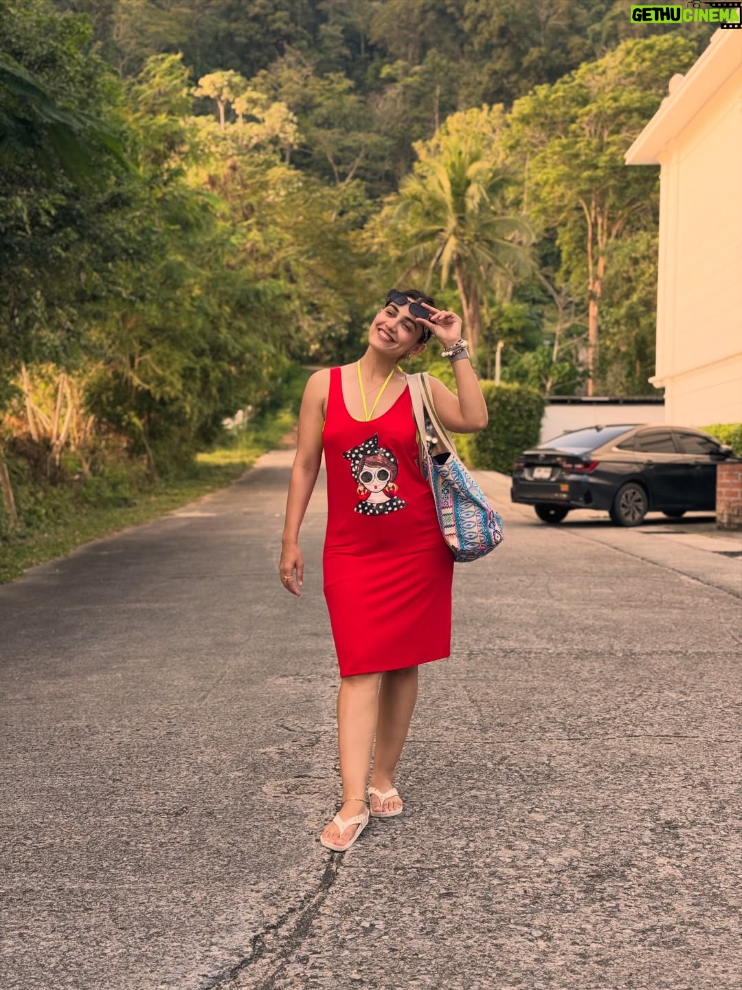 Esha Kansara - 48.1K Likes - Thailand fits 🥲💃