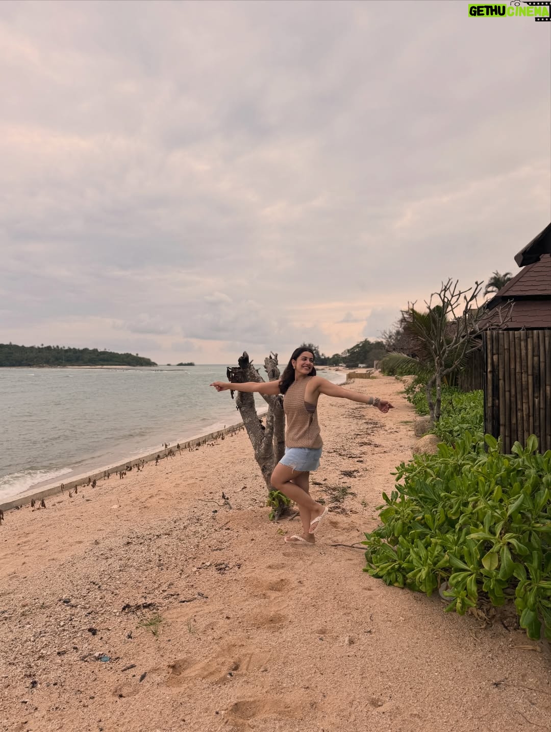 Esha Kansara - 48.1K Likes - Thailand fits 🥲💃