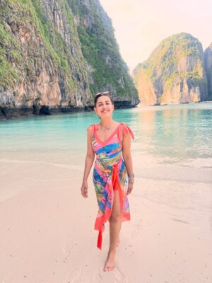 Esha Kansara Instagram - Thailand fits 🥲💃