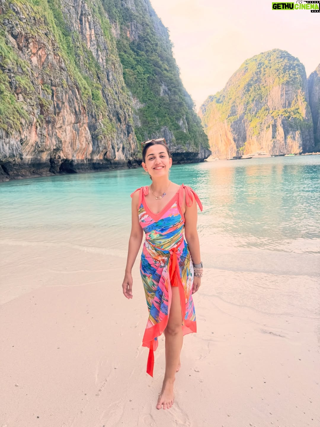 Esha Kansara - 48.1K Likes - Thailand fits 🥲💃