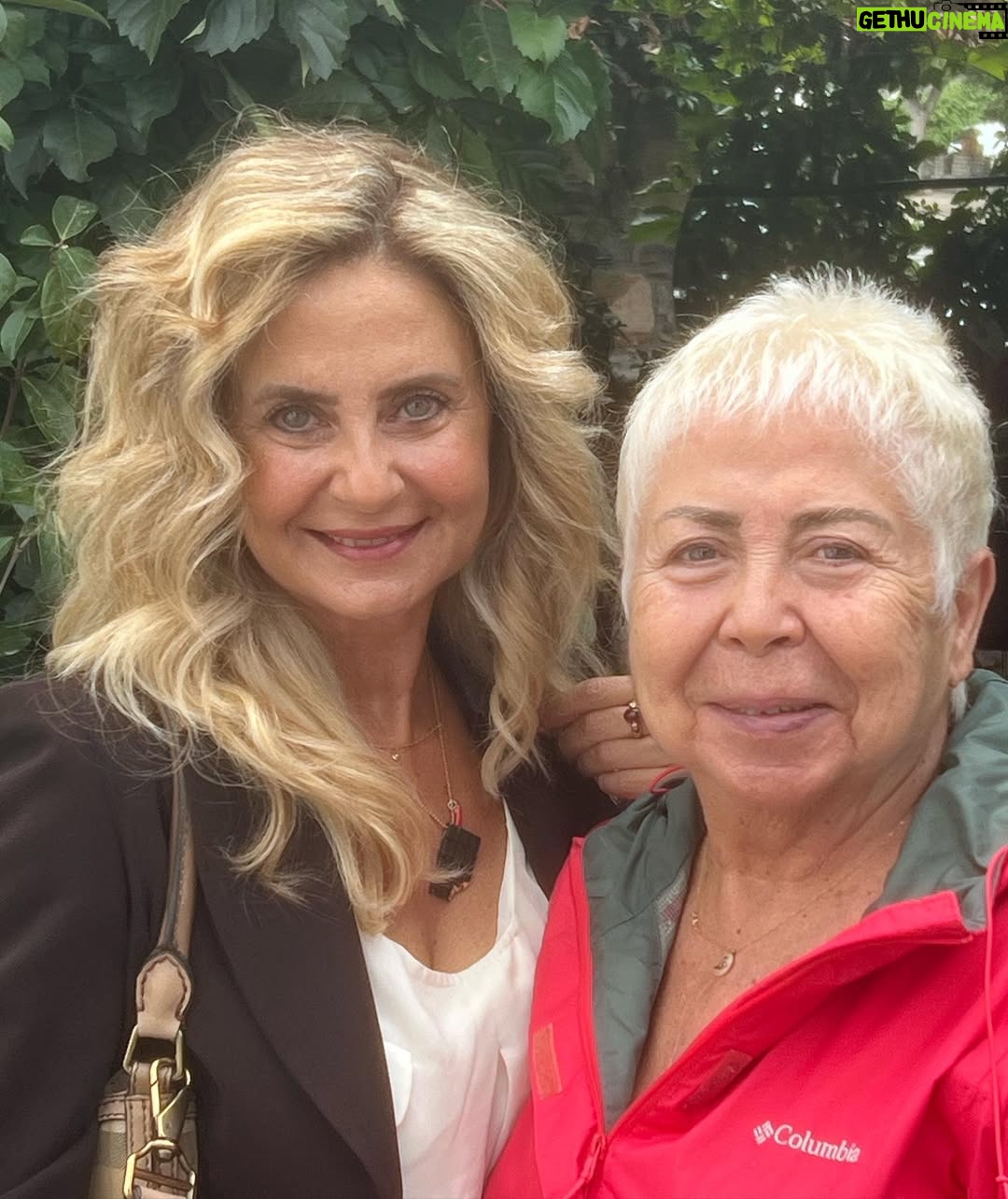 Esra Akkaya - 6.3K Likes - Vee annem Bodrum’a taşındı 💓 anne kız daha mutlu ve daha sarışınız:) @newblondtr