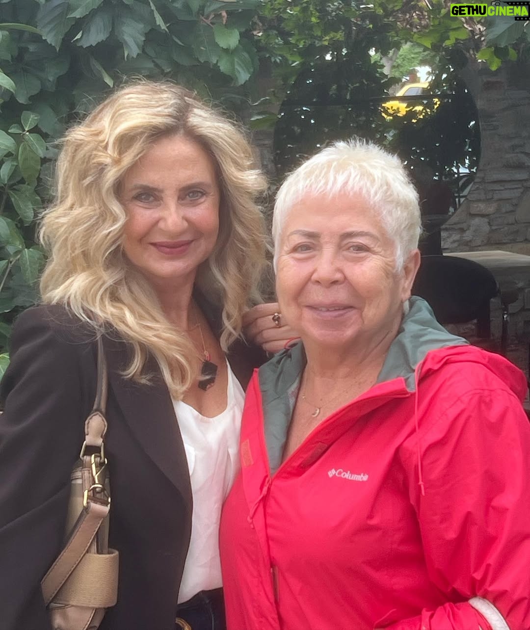 Esra Akkaya - 6.3K Likes - Vee annem Bodrum’a taşındı 💓 anne kız daha mutlu ve daha sarışınız:) @newblondtr