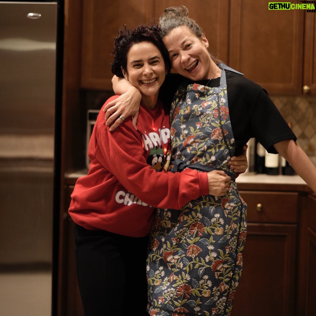 Estefanía Borge - 1.8K Likes - Deseo vivir siempre en esta época del año ❤️
.
.
Feliz feliz Navidad familia ! Ljamoooooo✨🙌
.
.
Gracias por este carrete tan divino @rendon.jpeg 🫠