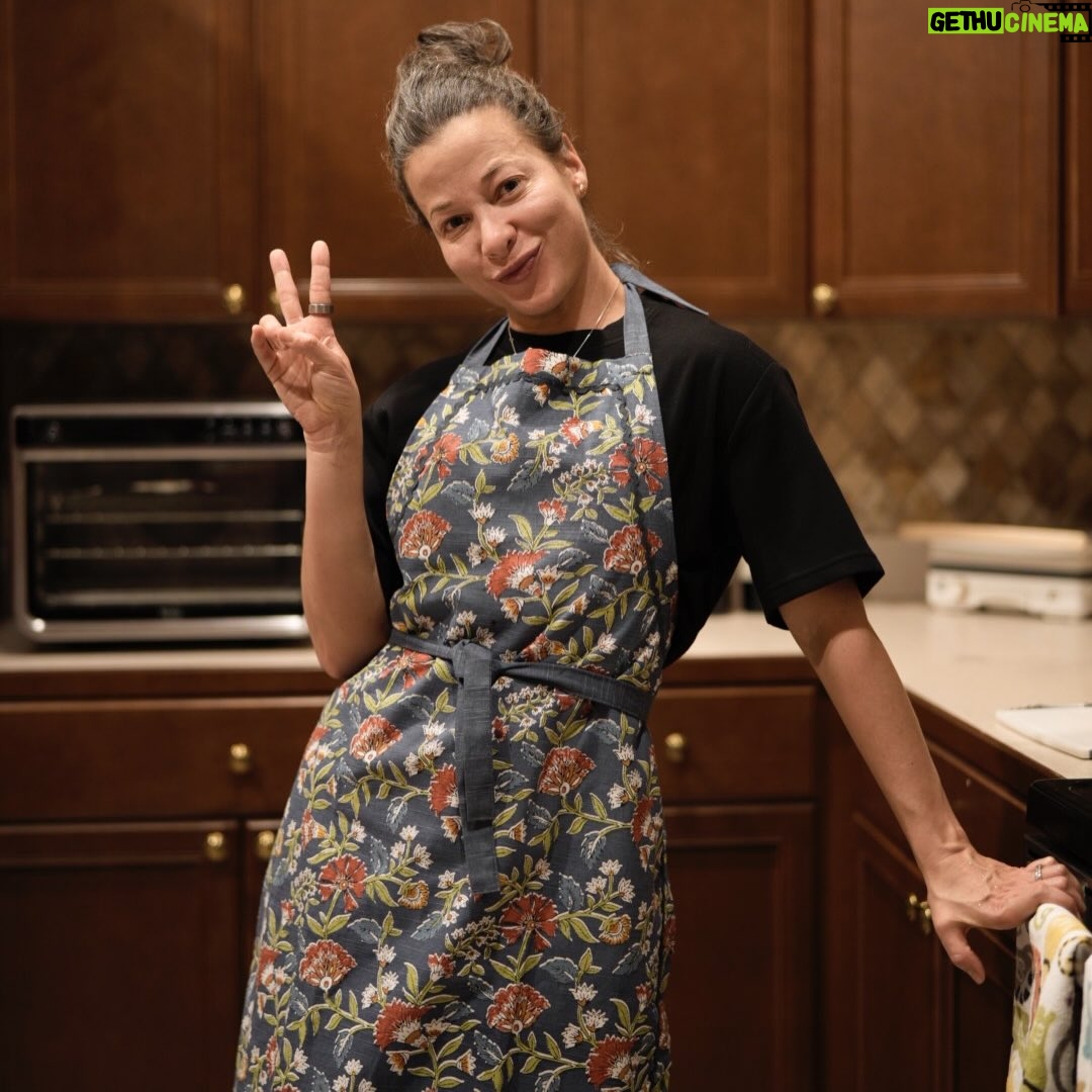 Estefanía Borge - 1.8K Likes - Deseo vivir siempre en esta época del año ❤️
.
.
Feliz feliz Navidad familia ! Ljamoooooo✨🙌
.
.
Gracias por este carrete tan divino @rendon.jpeg 🫠