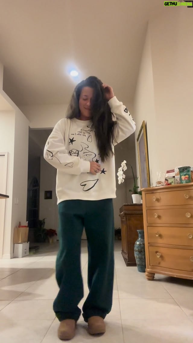 Estefanía Borge - 2.1K Likes - Mil veces … por siempre y para siempre les deseo el mejor presente ❤️
