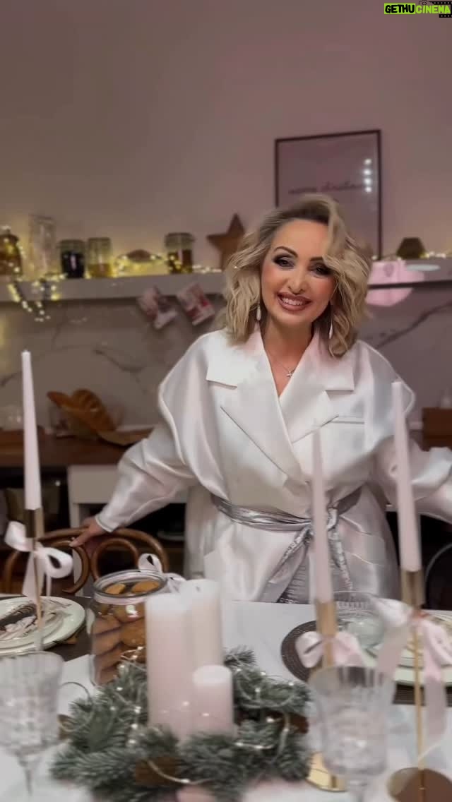 Eteri Beriashvili - 1.4K Likes - ✨Слушайте мою песню «Зажигай, Новый Год!» на всех цифровых площадках и прекрасного всем новогоднего настроения! 
Ссылка в шапке профиля @eteriberiashvili