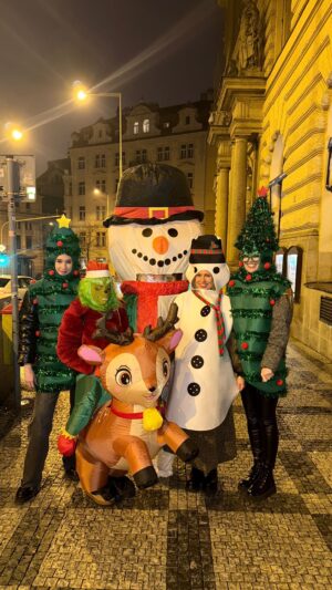 Eva Perkausová Instagram - co přijde dál?
#vanoce #christmas #costumes #friends