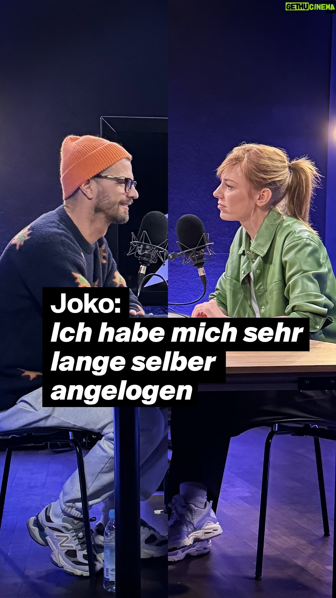 Eva Schulz - 64.8K Likes - @joko erzählt @evaschulz in der aktuellen Folge von Deutschland3000 von dem frühen Verlust seiner Mutter und wie er sich erst Jahre später damit so richtig auseinandersetzen konnte. Außerdem berichtet er von einer besonderen Gemeinsamkeit mit seiner Mama, die ihm seine Schwester erst vor kurzem verraten hat. ❤️🍦
 
#podcast #deutschland3000 #joko #jokowinterscheidt