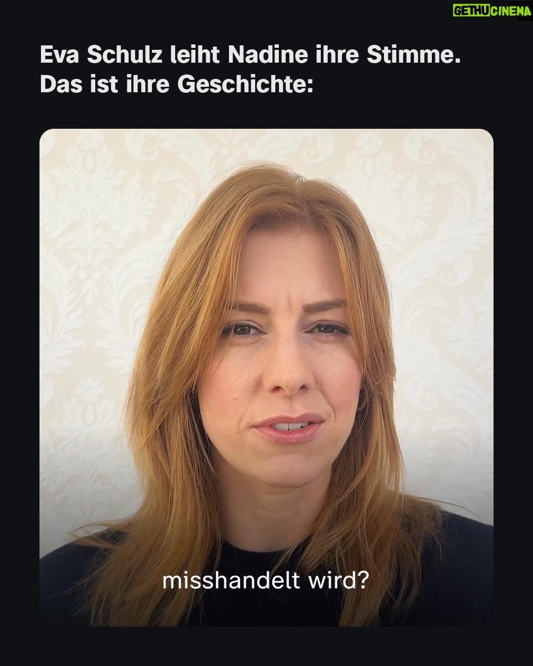 Eva Schulz - 20.7K Likes - Wir erinnern. Wir sprechen. Wir schweigen nicht. Heute sprechen wir für sie.

Für die ZDF-Doku „Weil du mir gehörst! Wenn Männer ihre Frauen töten“ hat ein Rechercheteam jeden bekannt gewordenen Fall aus dem Jahr 2024 überprüft und analysiert. All diese Fälle haben eines gemeinsam: Sie handeln von Frauen, die getötet wurden. Frauen, die unvorstellbare partnerschaftliche Gewalt erlebt haben. Sie können heute leider nicht mehr für sich sprechen. @Evaschulz, @paulinapan und @Vicareich geben ihnen stellvertretend eine Stimme. Damit die Gewalt nicht unsichtbar bleibt.

🚨 Gewalt gegen Frauen ist keine Privatsache. Sie geht uns alle an.

📞 Wenn du selbst betroffen bist oder jemanden kennst, der Hilfe braucht:
Das Hilfetelefon „Gewalt gegen Frauen“ ist anonym, kostenlos & rund um die Uhr erreichbar:
08000 116 016 oder www.hilfetelefon.de

🔗 Den Link zur Doku „Weil du mir gehörst! Wenn Männer ihre Frauen töten“ kannst du in unserer Bio finden sowie alle Sendungen zu „Gewalt gegen Frauen”. 

#AlleAugenAuf #OrangeDay #zdf #GegenGewaltAnFrauen