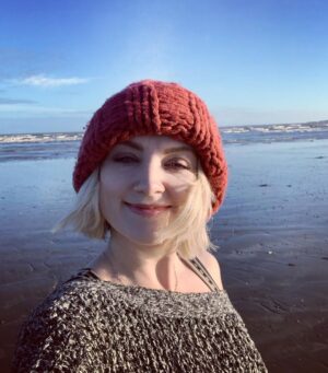 Evanna Lynch Instagram - Christmas 2021 with la famille!🎄♥️ 🐈 

Lots of beach walks, Covid tests, vegan cheese, Sylvanian families and dodging conversations with neighbours about the memoir 🚣

All of the food here (except for my mum’s cherry cake) was courtesy of the wonderful @thevegankind who you should absolutely check out if you live in the U.K. and are doing @weareveganuary next week. They are the online vegan shop of dreams!! 🤤 Pay particular attention to the cheeses, children - I’ve tagged all the individual brands. My mum’s review: “I could eat this stuff til it was coming out my ears”. 🧀 

Hope you all are having a lovely holiday ✨