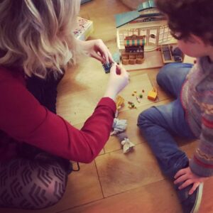 Evanna Lynch Instagram - Christmas 2021 with la famille!🎄♥️ 🐈 

Lots of beach walks, Covid tests, vegan cheese, Sylvanian families and dodging conversations with neighbours about the memoir 🚣

All of the food here (except for my mum’s cherry cake) was courtesy of the wonderful @thevegankind who you should absolutely check out if you live in the U.K. and are doing @weareveganuary next week. They are the online vegan shop of dreams!! 🤤 Pay particular attention to the cheeses, children - I’ve tagged all the individual brands. My mum’s review: “I could eat this stuff til it was coming out my ears”. 🧀 

Hope you all are having a lovely holiday ✨