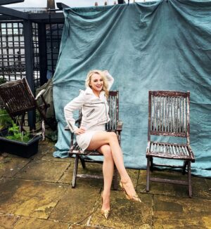 Evanna Lynch Instagram - Can someone schedule me a very important business meeting, I have a very important vegan business suit I need to wear somewhere. 💼 This vegan suede by @dauntless_nyc is unbeLIEVable, 😮 and shoes by @taylorandthomas_la courtesy of @immaculatevegan 📸 by @tobyshawphoto for a new vegan fashion photoshoot coming soon 😉 #veganfashion #DauntlessNYC #vegansuede