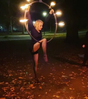 Evanna Lynch Instagram - It turns out my aerial hoop practice was missing the element of ACTUAL FIRE!!! 🔥🔥🔥 Thank you @kj.adv for sharing your magical fiery woodland playground!! If you are looking for an aerial teacher in Stockholm, check her out! And thank you @comicconnordics for the most fun & random 24 hours ✨😍 🔥 ok now who in London teaches fire hoop??!!?! 🤔#aerial #firesign #ilovecircus