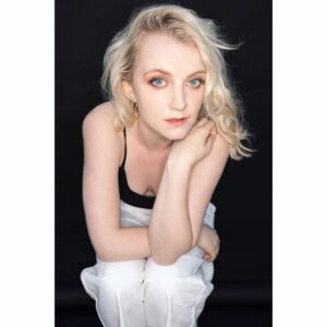 Evanna Lynch Instagram - 28! Twenty flipping eight! 😯Never have I felt more confused by life or had so many unanswerable questions 🤔 But also never felt more hopeful and determined to figure out my path 💪🏻🙂 Ty guys for your continuous love, support and positivity on birthdays and other days.
Photos by @tobyshawphoto 🤗 Makeup by @chloecampbell_mua
