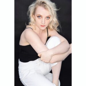 Evanna Lynch Instagram - 28! Twenty flipping eight! 😯Never have I felt more confused by life or had so many unanswerable questions 🤔 But also never felt more hopeful and determined to figure out my path 💪🏻🙂 Ty guys for your continuous love, support and positivity on birthdays and other days.
Photos by @tobyshawphoto 🤗 Makeup by @chloecampbell_mua