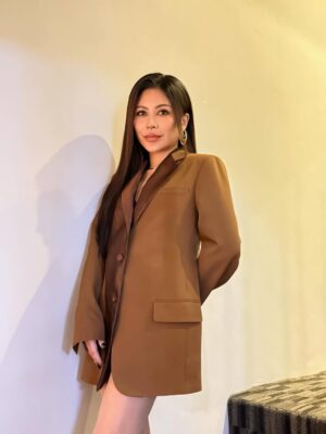 Eve Ai Instagram - 今天第一次在台上唱了給她的話
自己心裡覺得對表演的踏實
好像慢慢找了回來
我想我準備好了

2026
會一切如常
等我再好好地跟你們每個人
見上面
說上話

我愛你們
更會好好愛我自己

新年快樂
❤️