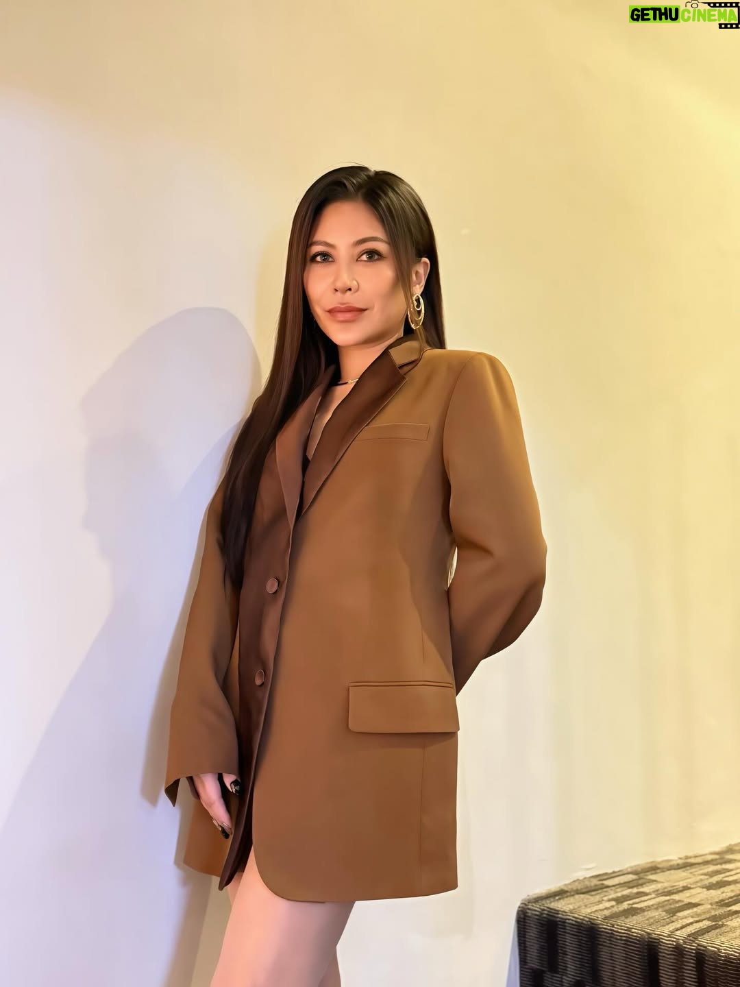 Eve Ai - 3.1K Likes - 今天第一次在台上唱了給她的話
自己心裡覺得對表演的踏實
好像慢慢找了回來
我想我準備好了

2026
會一切如常
等我再好好地跟你們每個人
見上面
說上話

我愛你們
更會好好愛我自己

新年快樂
❤️
