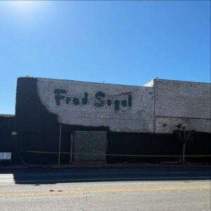 Ever Carradine Instagram - Fred Segal in the 80s and 90s was such a vibe. You’d see giant movie stars having lunch or trying on clothes. The luggage department stocked Filofax refills & Commes de garçons wallets. I discovered Todd Oldham upstairs where I also bought my boyfriend Paul Smith shirts & ProKeds before anyone had seen them. It was a place where you could always find a unique hostess gift or French baby clothes. New York had Barney’s and we had Fred Segal. I honestly don’t think that a more quintessential LA place has ever existed. It was an aspirational PRE INTERNET world of all things beautiful & creative. And that annual sale was legendary.