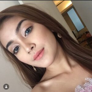 Eyka Farhana Instagram - literally my archived posts from 2016 😋 Just realised 10 years ago I was obsessed with green & blue lenses and super heavy makeup. trying sooo hard to look older than my age 😂 Hahaha how time flies! Nak cari filter bunga bunga dekat snapchat tak jumpa pulak lol 😂