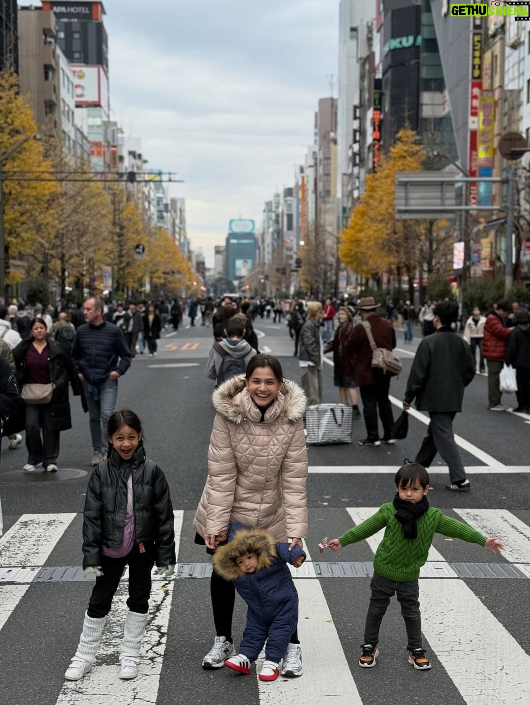 Ezzaty Abdullah - 862 Likes - Akihabara street snapshot