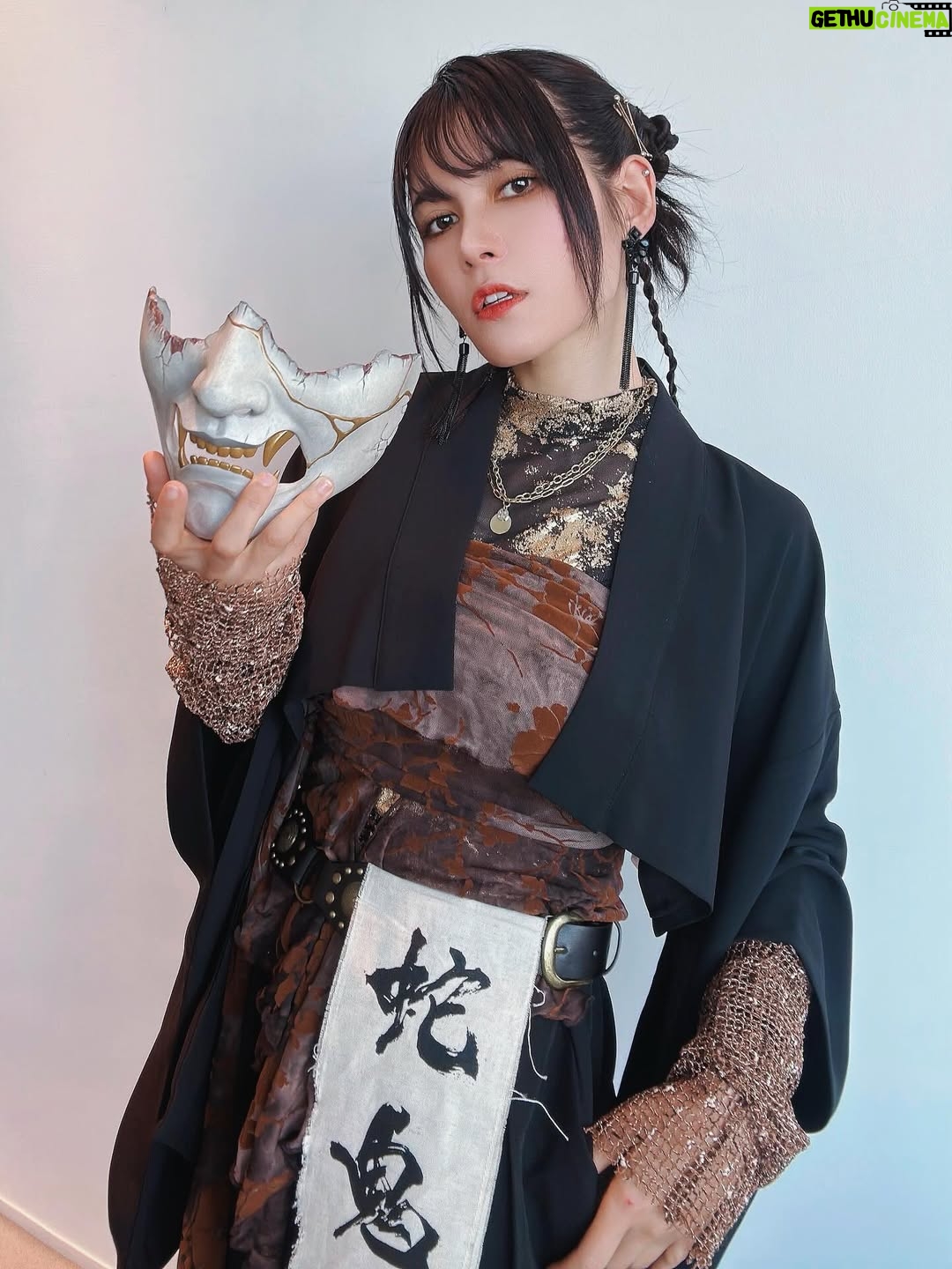 Fairouz Ai - 13K Likes - 『Ghost of Yōtei』について、様々なメディア様で取材をしていただきました！
これまでの声優人生で最多の収録ワード数だったのですが、これほどたくさんの時間をかけて篤と向き合えたことは、わたしにとって大切な誉です。

(休憩時間はスタッフさんと銭弾きで遊んでいました☺️)

https://news.denfaminicogamer.jp/interview/251223u

https://blog.ja.playstation.com/2025/12/23/20251223-goy/

https://news.denfaminicogamer.jp/interview/251223z

https://www.famitsu.com/article/202512/61096

#ghostofyotei 
#ghostofyōtei 
#fairouzai
#ファイルーズあい