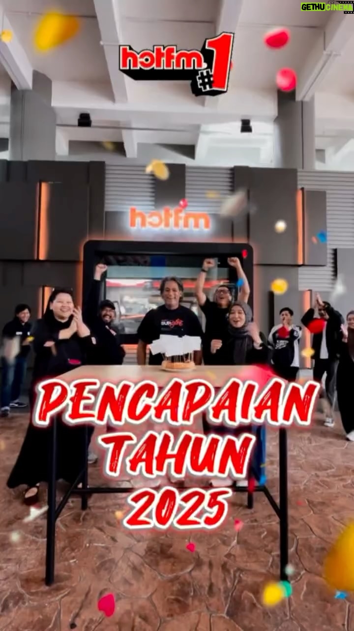 Fara Fauzana - 12.7K Likes - 2025 Achievements untuk Geng Bekpes Hot!
Semua power-power tahun ni! 
Congrats guys atas these little wins in life. 
Semoga 2026 kita semua (termasuk you guys jugak) naik level, lebih padu, lebih berjaya. Aminnn ❤️

You guys share la jugak apa you guys punya achievements tahun ni! 🙋🏻‍♀️ 

#HotFMNo1 #HotFM #BekpesHot #TerbaikSentiasaHangat #RadioNo1