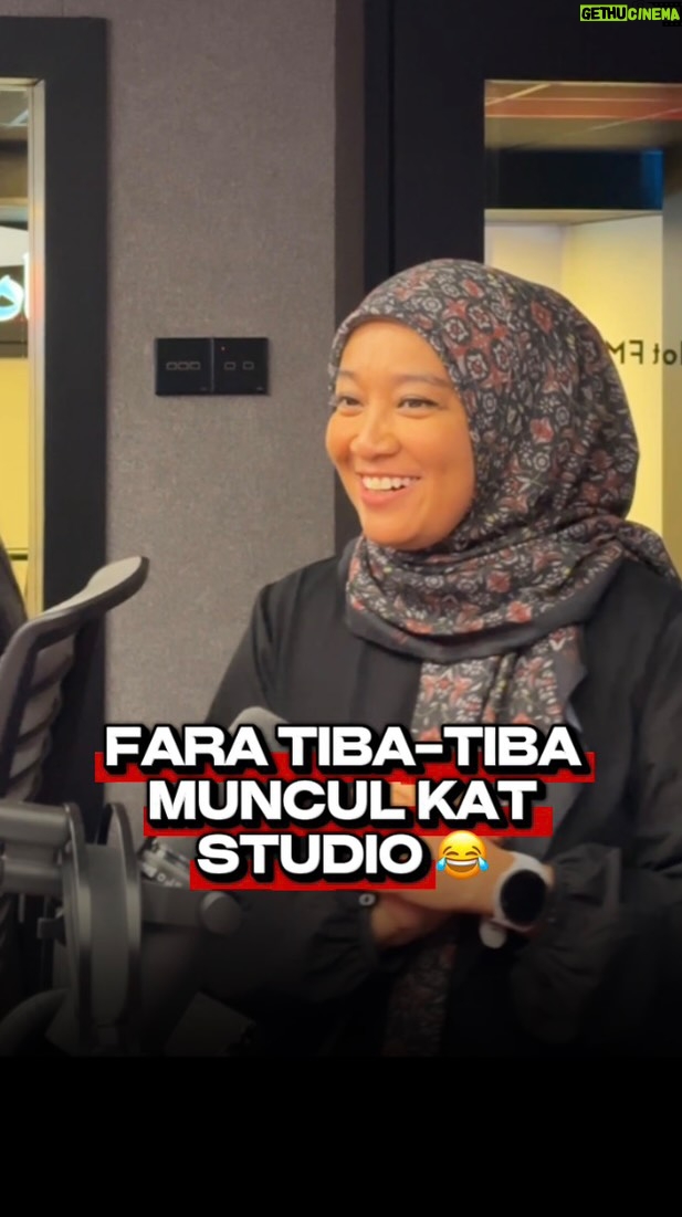 Fara Fauzana - 6.5K Likes - Abang-abang kat studio bahan @therealfafau sangat kan walaupun Fara bercuti. Sekali Fara muncul laaaaa 😂

#HotFMNo1 #HotFM #BekpesHot #TerbaikSentiasaHangat #KJjadiDJ