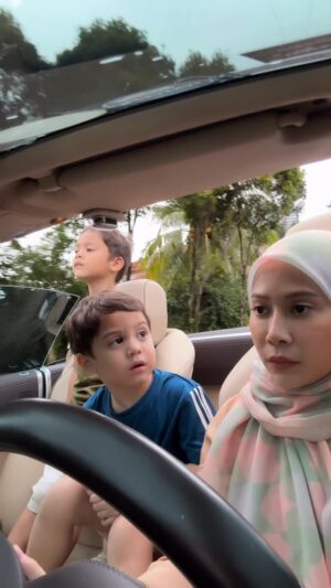 Farah Nabilah Instagram - ♥️
Bukan filter.
Cuma skin yang dijaga every month at @bellaclinicmy ✨
