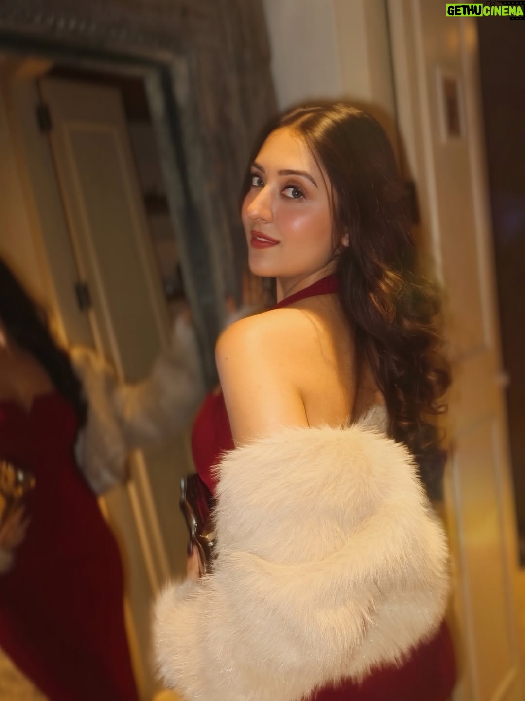 Farheen Panjwani - 4.4K Likes - Holly Jolly Christmas 🎄❤️✨

Feel free to comment link if you want my outfit link directly in your DMs 📥🔗 #QuickOutfitsWithFarheen

#Christmas2025