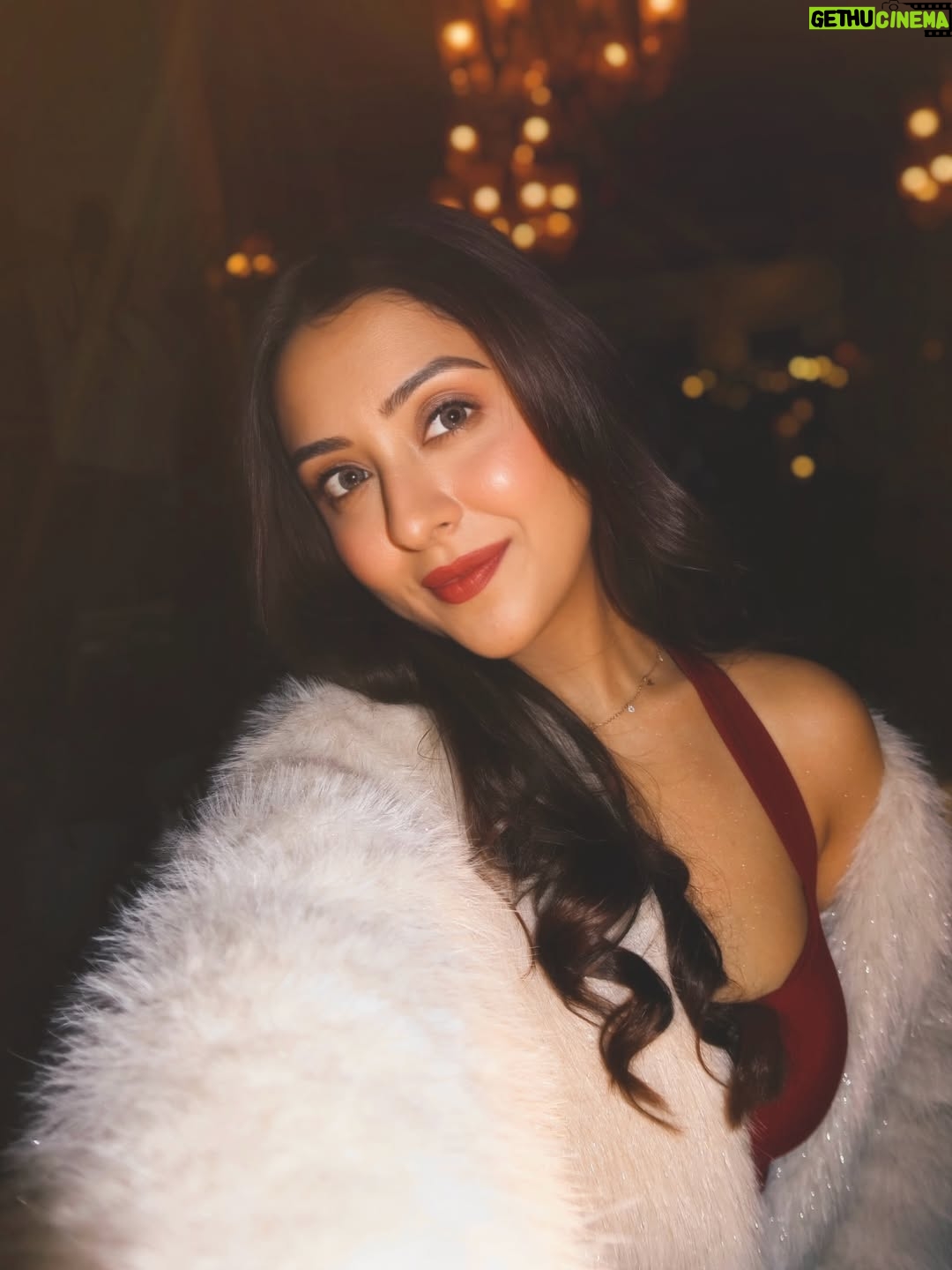 Farheen Panjwani - 4.4K Likes - Holly Jolly Christmas 🎄❤️✨

Feel free to comment link if you want my outfit link directly in your DMs 📥🔗 #QuickOutfitsWithFarheen

#Christmas2025