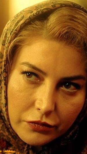 Fariba Naderi Instagram - .
همزمان با آغاز اکران فیلم سینمایی «آدم فروش» از تیزر رسمی آن رونمایی شد.
تیزر رسمی فیلم سینمایی«آدم فروش» به کارگردانی محمود کلاری و تهیهکنندگی علی اوجی، توسط حمید نجفیراد ساخته شده است.
.
علی شادمان، فریبا نادری، سمیرا حسن پور، رویا جاویدنیا، نسیم ادبی، رایان سرلک با حضور صابر ابر، پژمان بازغی، رونیکا بهرامزاده و مهران مدیری، بازیگران این فیلم هستند.
.
همچنین عوامل تولید این فیلم عبارتند از:
فیلمنامه: محمود کلاری، با همکاری باران جعفری. مدیر فیلمبرداری: کوهیار کلاری . طراح صحنه: کامیاب امین عشایری . مجری طرح: نرگس محمدی . جانشین مجری طرح: آرمان مرادی . مدیر تولید:محمد حیدرقلی . تدوین: حمید نجفیراد . طراحی و ترکیب صدا: علیرضا علویان . موسیقی: حسام ناصری . مدیر صدابرداری: محمود خرسند . طراح گریم: مهرداد میرکیانی . طراح لباس: مهرنوش بیانی . سرمایهگذاران: علی اوجی، دکتر مهرداد ابراهیمی، آرمان مرادی، هومن حاجی عبدالهی . طراح جلوه های بصری: امیر ولی خانی . اصلاح رنگ و نور:فرهاد قدسی . عکاس: باران جعفری . مدیر تبلیغات، طراح گرافیک: روژان ایرجی . روابط عمومی: معین منصورینژاد
پخش از: فیلمیران
@alioji
@filmiran.co
@adamforoosh.movie #faribanaderi @fariba_naderi__