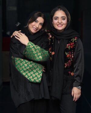 Fariba Naderi Instagram - در حاشيه جشنواره فيلم شهر. با رفقاي جان🤍 خسته نباشيد زياد به علي عزيزم و مستانه مهاجر و صدف جانم و سركار خانم پير كاري براي اينهمه زيبايي دادن ب جشنواره شهرمون 🩷🩷♥️ممنون از همه عكاس هاي عزيز و دوستداشتني و رفيق قديمي سروش. و ماهي نازنينم از گالري نقش. @fariba_naderi__ @nargesmohammadi_narges @alioji @hajiabdolahi1 @soroushmn_ @naqshspace @sadafrezapoor @mastanehmohajer @shahrfilmfest