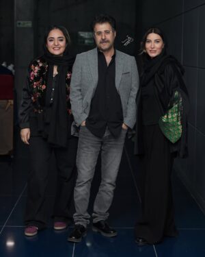 Fariba Naderi Instagram - در حاشيه جشنواره فيلم شهر. با رفقاي جان🤍 خسته نباشيد زياد به علي عزيزم و مستانه مهاجر و صدف جانم و سركار خانم پير كاري براي اينهمه زيبايي دادن ب جشنواره شهرمون 🩷🩷♥️ممنون از همه عكاس هاي عزيز و دوستداشتني و رفيق قديمي سروش. و ماهي نازنينم از گالري نقش. @fariba_naderi__ @nargesmohammadi_narges @alioji @hajiabdolahi1 @soroushmn_ @naqshspace @sadafrezapoor @mastanehmohajer @shahrfilmfest