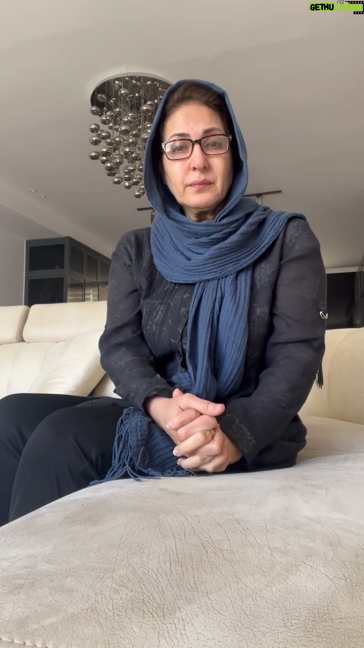 Fatemeh Goudarzi - 75.9K Likes - نتونستم در سالگرد درگذشت جناب کیومرث پوراحمد سکوت کنم سال گذشته که در اون روز نحس ایشون رو از دست دادیم درشوک بسر میبردیم ومرگهای ناگهانی و پی درپی که مارو دچار بهت غم انگیزی کرده بود وحال که مزه میکنیم این درد رو وچه تلخه وکاش تجربه نمیکردیم اینچنین 😞😢 واین فیلم رو درست بعد از دیدن صحبتهای جناب جیرانی با بغضی درگلو گرفتم که نتونستم نگهش دارم پس …ببخشایید برمن 🙏