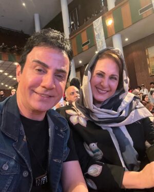 Fatemeh Goudarzi Instagram - تقدیر از @داریوش فرضیایی همون #عموپورنگ خودمون که کلی بچه ها و بزرگترها باهاشون خاطره دارن برای عشق به مادر وانصافا چقدر رسیدگی مبکنند البته که از نظر روحی هم بسیار توجه به مادر دارند امیدوارم همیشه سلامت و شاد باشند وخدا حافظشون باشه 🙏❤️🌺#عموپورنگ 
@dariushfarziaee