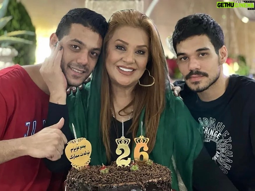 Fatemeh Goudarzi - 44.8K Likes - نسرین جان مادر مهربون و فداکار امروز پسرت رو بخدا میسپاری وبوسه هایش رافرشته دیگری برگونه ات خواهد زد بقول برادر فهیم ومهربونش اون فقط کالبدش پیشت نیست خودش مهرش واصل وجودش همیشه همراهتونه دراین روزهای سخت برای تو همه مادرانی که فرزندشان را از دست داده اند صبوری وتحمل از خداوند طلب میکنم و وجودی مقاوم 🖤🖤🖤🖤🖤🖤🖤🖤🖤🖤🖤🖤🖤🖤@nasrinmoghanloo